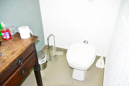 Casa à venda com 165m², 2 quartos e 2 vagasBanheiro social 2