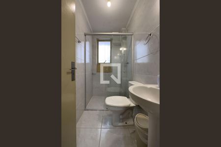 Banheiro de apartamento à venda com 1 quarto, 45m² em Santo Antônio, Porto Alegre