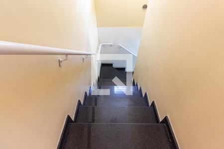 Casa à venda com 240m², 3 quartos e 2 vagasEscada