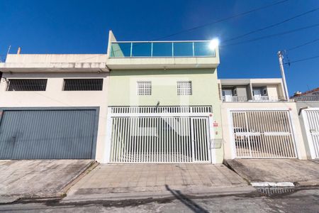 Casa à venda com 240m², 3 quartos e 2 vagasFachada