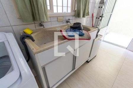 Casa à venda com 240m², 3 quartos e 2 vagasLavanderia