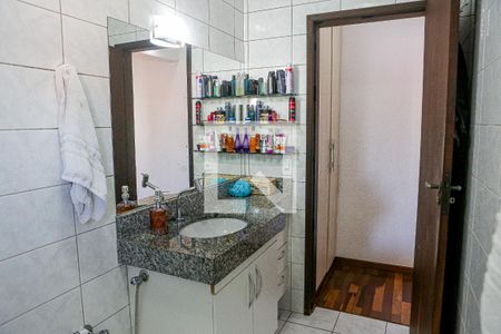 Casa à venda com 240m², 4 quartos e 4 vagas Casa à venda com 240m², 4 quartos e 4 vagasBanheiro
