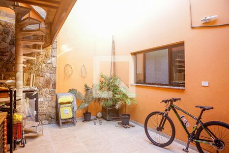 Casa à venda com 240m², 4 quartos e 4 vagas Casa à venda com 240m², 4 quartos e 4 vagasÁrea Externa