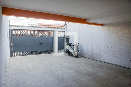 Casa à venda com 240m², 4 quartos e 4 vagas Casa à venda com 240m², 4 quartos e 4 vagasGaragem