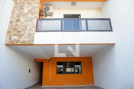 Casa à venda com 240m², 4 quartos e 4 vagas Casa à venda com 240m², 4 quartos e 4 vagasGaragem