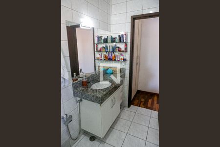 Casa à venda com 240m², 4 quartos e 4 vagas Casa à venda com 240m², 4 quartos e 4 vagasBanheiro