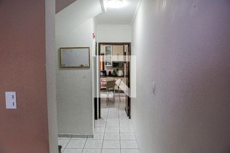 Casa à venda com 240m², 4 quartos e 4 vagas Casa à venda com 240m², 4 quartos e 4 vagasCorredor