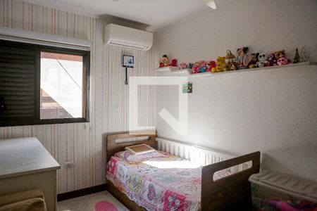 Casa à venda com 240m², 4 quartos e 4 vagas Casa à venda com 240m², 4 quartos e 4 vagasQuarto 4