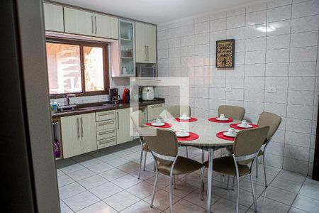 Casa à venda com 240m², 4 quartos e 4 vagas Casa à venda com 240m², 4 quartos e 4 vagasCozinha