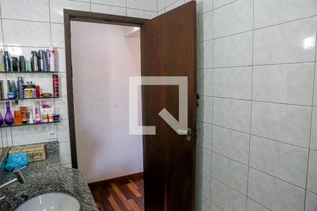 Casa à venda com 240m², 4 quartos e 4 vagas Casa à venda com 240m², 4 quartos e 4 vagasBanheiro