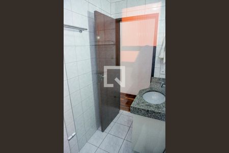 Casa à venda com 240m², 4 quartos e 4 vagas Casa à venda com 240m², 4 quartos e 4 vagasBanheiro 2