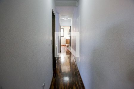 Casa à venda com 240m², 4 quartos e 4 vagas Casa à venda com 240m², 4 quartos e 4 vagasCorredor