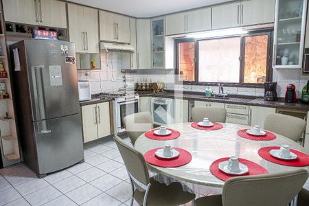 Casa à venda com 240m², 4 quartos e 4 vagas Casa à venda com 240m², 4 quartos e 4 vagasCozinha