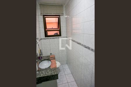 Casa à venda com 240m², 4 quartos e 4 vagas Casa à venda com 240m², 4 quartos e 4 vagasBanheiro da área externa