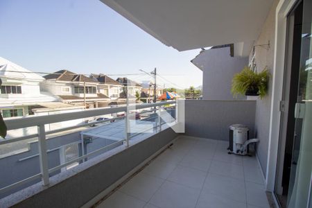 Casa de condomínio à venda com 220m², 4 quartos e 2 vagasSacada da Suíte 