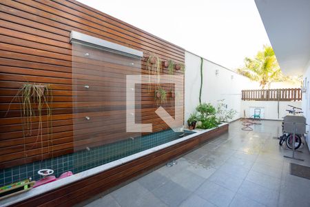Casa de condomínio para alugar com 300m², 4 quartos e 4 vagas Casa de condomínio para alugar com 300m², 4 quartos e 4 vagasQuintal