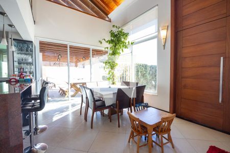 Casa de condomínio para alugar com 300m², 4 quartos e 4 vagas Casa de condomínio para alugar com 300m², 4 quartos e 4 vagasCopa