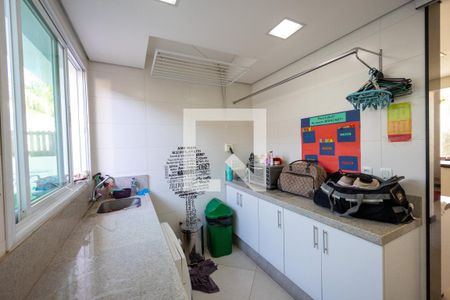Casa de condomínio para alugar com 300m², 4 quartos e 4 vagas Casa de condomínio para alugar com 300m², 4 quartos e 4 vagasÁrea de Serviço