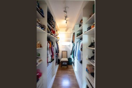 Casa de condomínio para alugar com 300m², 4 quartos e 4 vagas Casa de condomínio para alugar com 300m², 4 quartos e 4 vagasCloset Quarto 1