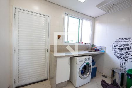 Casa de condomínio para alugar com 300m², 4 quartos e 4 vagas Casa de condomínio para alugar com 300m², 4 quartos e 4 vagasÁrea de Serviço