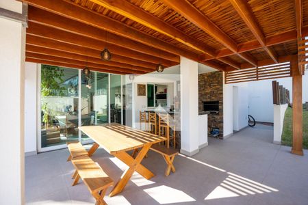 Casa de condomínio para alugar com 300m², 4 quartos e 4 vagas Casa de condomínio para alugar com 300m², 4 quartos e 4 vagasChurrasqueira