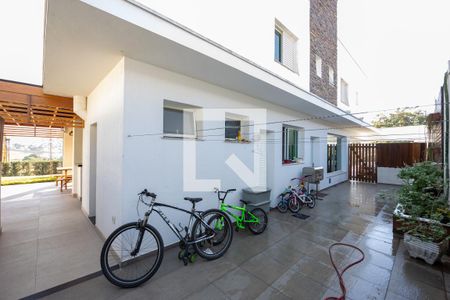 Casa de condomínio para alugar com 300m², 4 quartos e 4 vagas Casa de condomínio para alugar com 300m², 4 quartos e 4 vagasQuintal