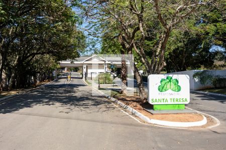 Casa de condomínio para alugar com 300m², 4 quartos e 4 vagas Casa de condomínio para alugar com 300m², 4 quartos e 4 vagasFachada