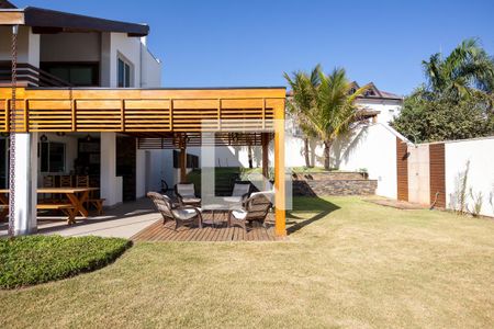 Casa de condomínio para alugar com 300m², 4 quartos e 4 vagas Casa de condomínio para alugar com 300m², 4 quartos e 4 vagasÁrea Externa