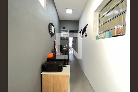 Casa à venda com 250m², 4 quartos e 2 vagas Casa à venda com 250m², 4 quartos e 2 vagasEscritório