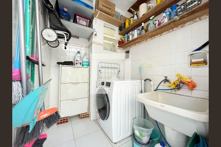 Casa à venda com 250m², 4 quartos e 2 vagas Casa à venda com 250m², 4 quartos e 2 vagasÁrea de Serviço