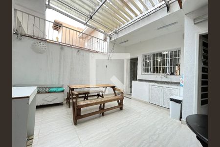 Casa à venda com 250m², 4 quartos e 2 vagas Casa à venda com 250m², 4 quartos e 2 vagasChurrasqueira