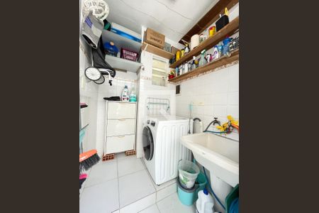 Casa à venda com 250m², 4 quartos e 2 vagas Casa à venda com 250m², 4 quartos e 2 vagasÁrea de Serviço