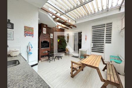 Casa à venda com 250m², 4 quartos e 2 vagas Casa à venda com 250m², 4 quartos e 2 vagasChurrasqueira