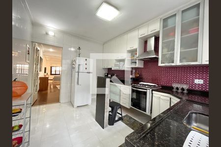 Casa à venda com 250m², 4 quartos e 2 vagas Casa à venda com 250m², 4 quartos e 2 vagasCozinha