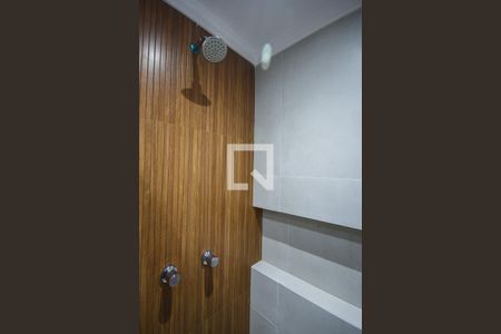 Apartamento à venda com 75m², 2 quartos e 2 vagasChuveiro do banheiro