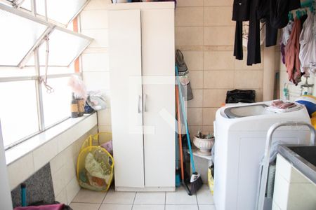 Apartamento à venda com 72m², 2 quartos e 1 vaga Apartamento à venda com 72m², 2 quartos e 1 vagaCozinha e Área de Serviço