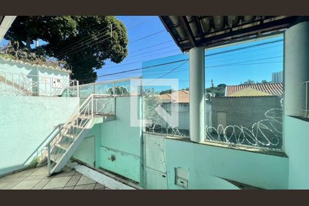 Casa à venda com 242m², 3 quartos e 2 vagasEntrada