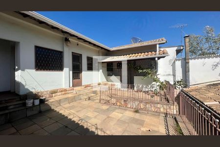 Casa à venda com 242m², 3 quartos e 2 vagasQuintal