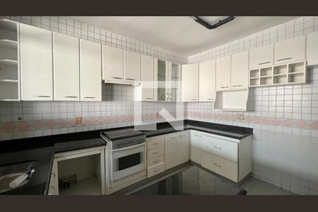 Casa à venda com 242m², 3 quartos e 2 vagasCozinha