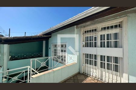 Casa à venda com 242m², 3 quartos e 2 vagasEntrada