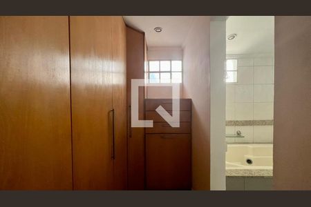 Casa à venda com 242m², 3 quartos e 2 vagasCloset