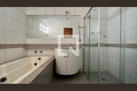 Casa à venda com 242m², 3 quartos e 2 vagasBanheiro