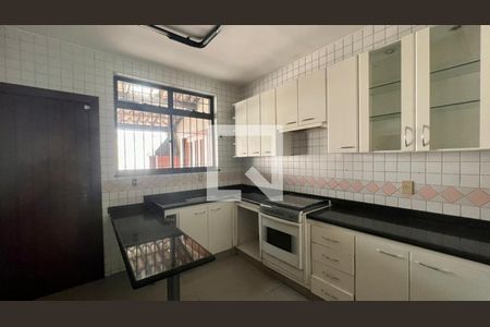 Casa à venda com 242m², 3 quartos e 2 vagasCozinha
