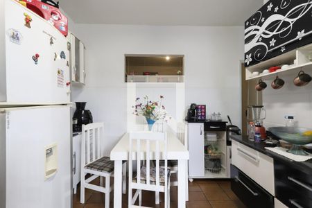 Casa à venda com 238m², 5 quartos e 5 vagasCozinha 2