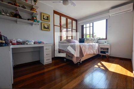 Casa de condomínio à venda com 460m², 4 quartos e 2 vagas Casa de condomínio à venda com 460m², 4 quartos e 2 vagasQuarto 2