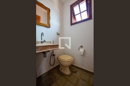 Casa de condomínio à venda com 460m², 4 quartos e 2 vagas Casa de condomínio à venda com 460m², 4 quartos e 2 vagasBanheiro 4