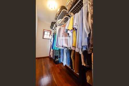 Casa de condomínio à venda com 460m², 4 quartos e 2 vagas Casa de condomínio à venda com 460m², 4 quartos e 2 vagasQuarto 5