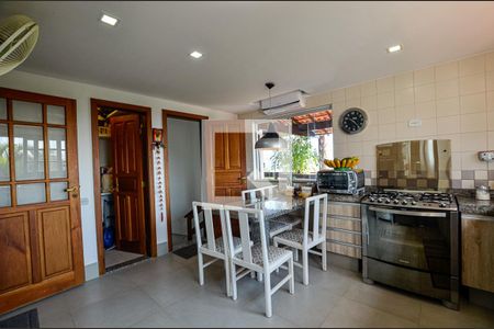 Casa de condomínio à venda com 460m², 4 quartos e 2 vagas Casa de condomínio à venda com 460m², 4 quartos e 2 vagasCozinha