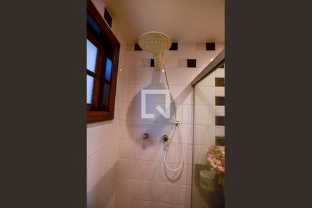 Casa de condomínio à venda com 460m², 4 quartos e 2 vagas Casa de condomínio à venda com 460m², 4 quartos e 2 vagasBanheiro 2