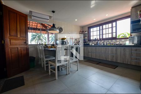 Casa de condomínio à venda com 460m², 4 quartos e 2 vagas Casa de condomínio à venda com 460m², 4 quartos e 2 vagasCozinha